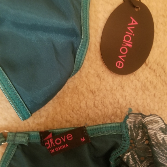 Holiday lingerie, NWT, size M, chemise and thong panty. - Picture 4 of 5